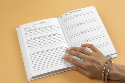 The Ultimate Manifestation Journal – Align Your Mind, Energy & Goals