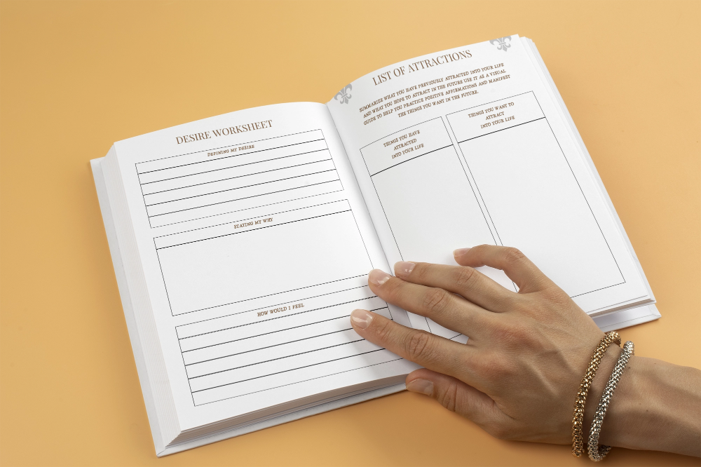 The Ultimate Manifestation Journal – Align Your Mind, Energy & Goals